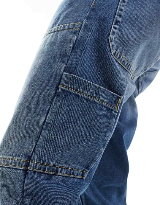 ASOS DESIGN tapered jeans i mellanblå tvätt med snickardetaljer - Image 2