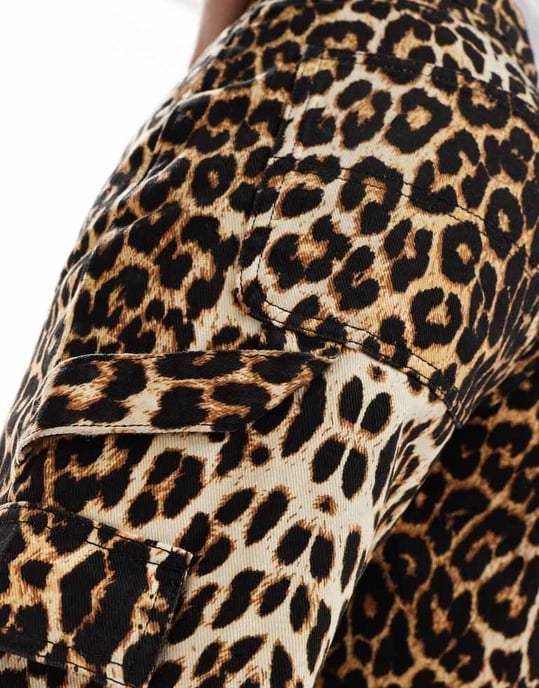 Noisy May cargoj jeans i leopardmönster - Image 4