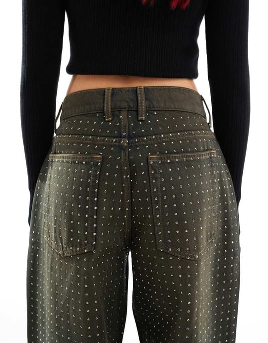 COLLUSION X001 antifit jeans med diamanta i brunt - BRUN - Image 4