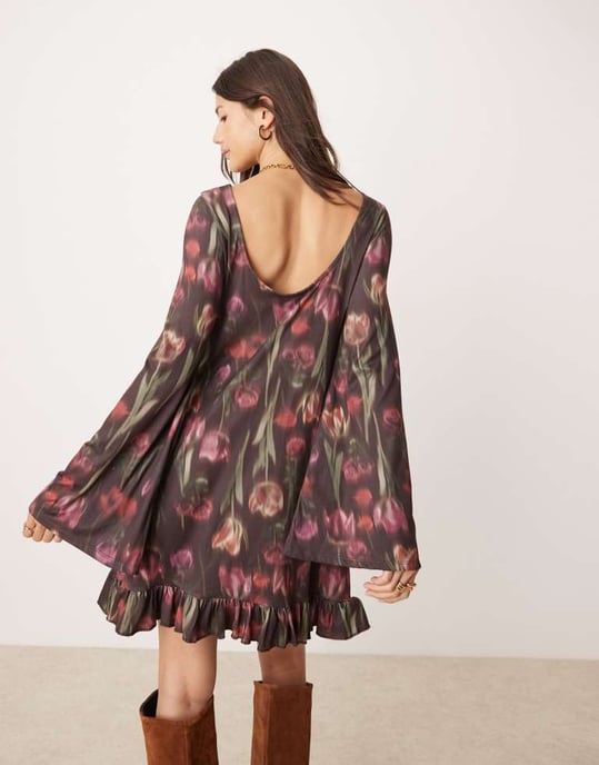 ASOS DESIGN långärmad klänning med volang och öppen rygg i bohemisk blommig mönster - Image 2