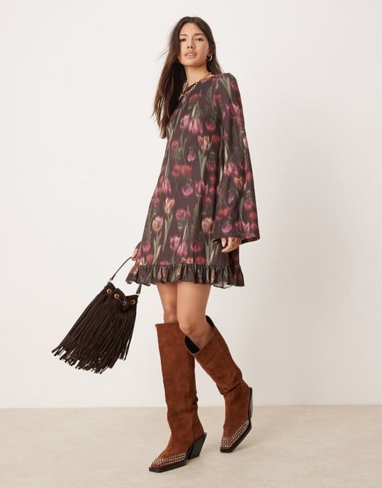 ASOS DESIGN långärmad klänning med volang och öppen rygg i bohemisk blommig mönster - Image 4