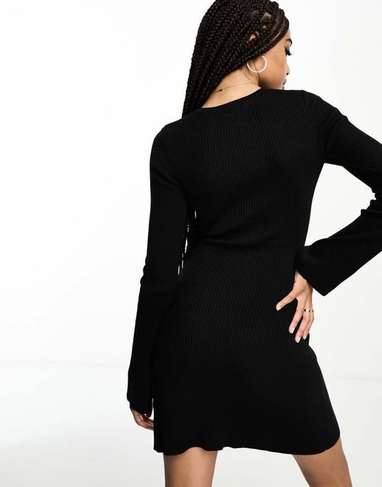ASOS DESIGN Hög passform och svängd mini-klänning i svart - Image 3