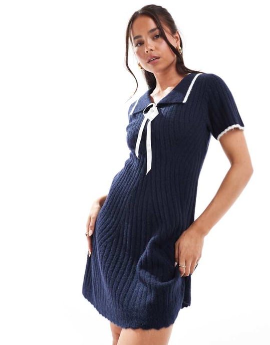 Miss Selfridge kortärmad stickad mini klänning med spetskrage och rosett i marinblått - Image 1