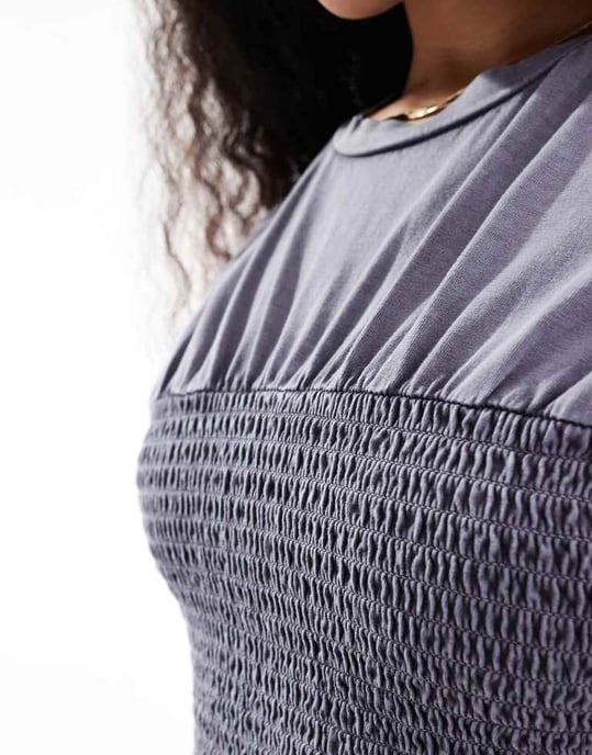ASOS DESIGN Petites t-shirt mini klänning med rynkad byst i tvättad blå - Image 3