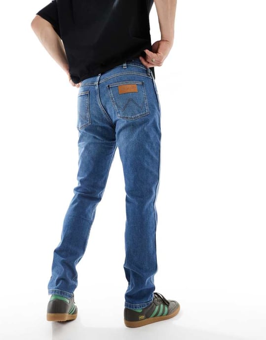 Wrangler Larston slim tapered jeans i ljus tvätt - Image 4