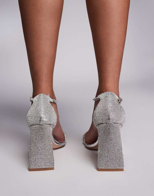 Simmi London Bred Passform Priya Dekorerad Sandal i Silver - Image 2