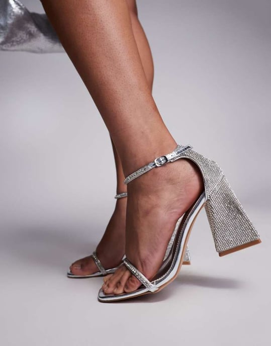 Simmi London Bred Passform Priya Dekorerad Sandal i Silver - Image 3