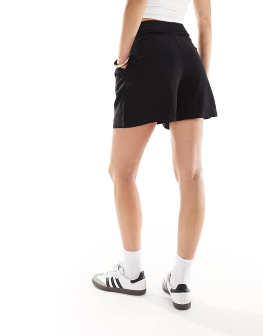 ASOS DESIGN Lång hög midja sömdetalj shorts i linne i svart - Image 3