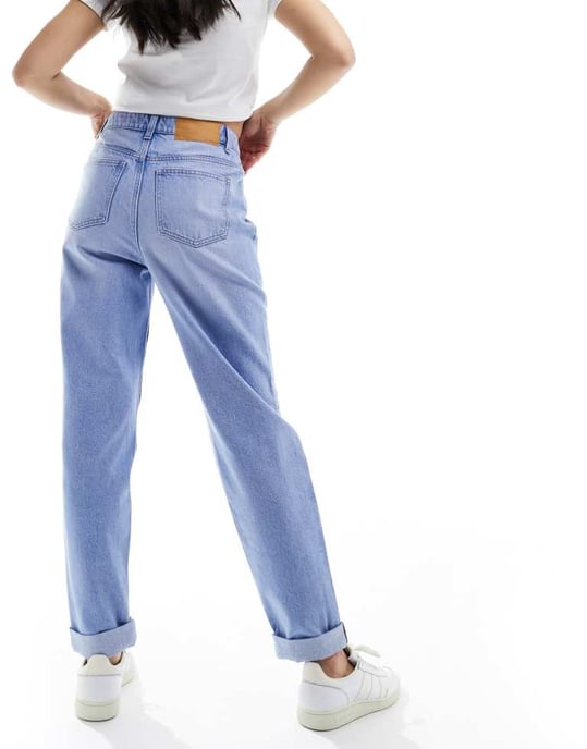 ASOS DESIGN hög midja avslappnade mom jeans i klar mellanblå - Image 3