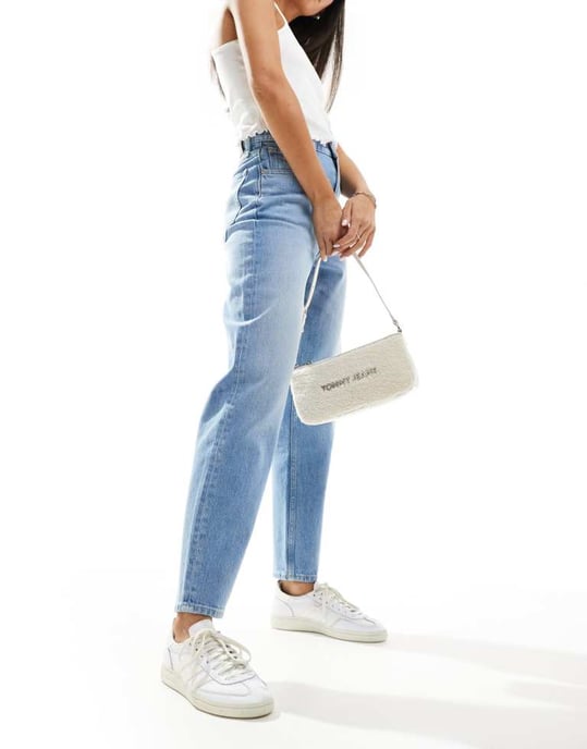 Tommy Jeans ultra high mom jeans i ljus tvätt - Image 2
