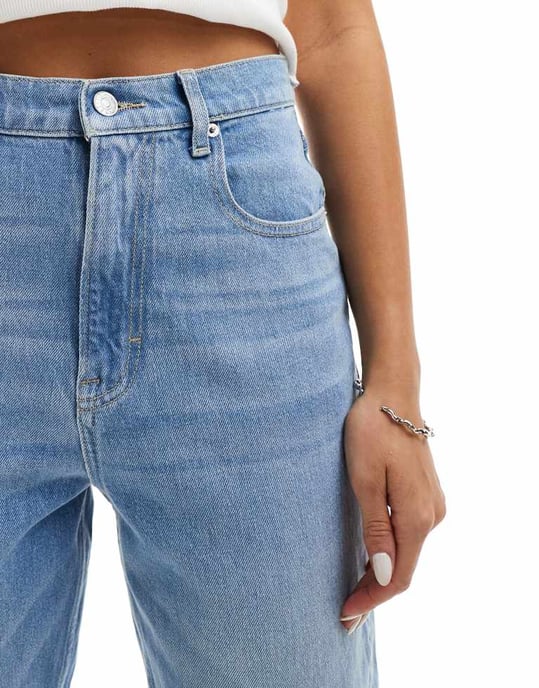 Tommy Jeans ultra high mom jeans i ljus tvätt - Image 4