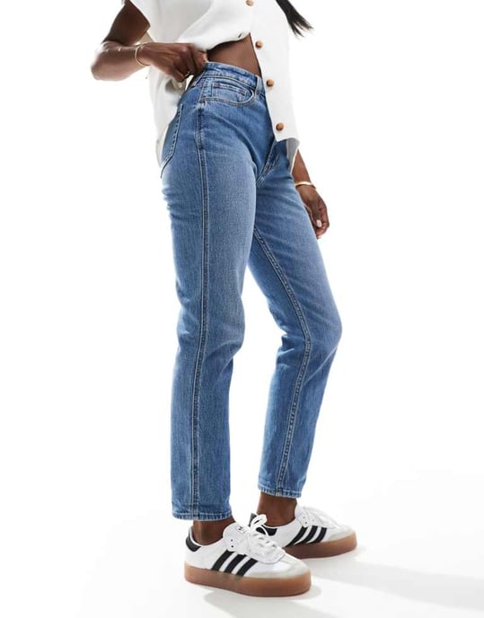 Hollister hög midja mom jeans i ljusblå med abrasion - Image 1