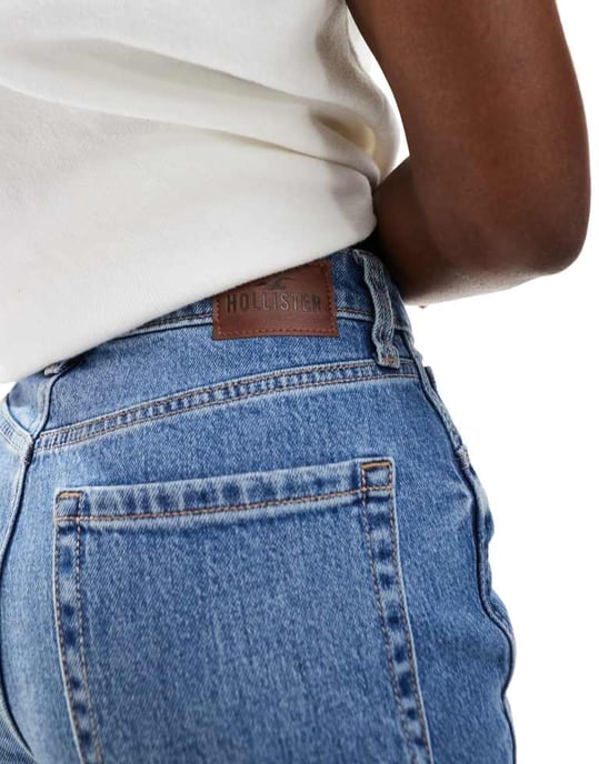 Hollister hög midja mom jeans i ljusblå med abrasion - Image 4