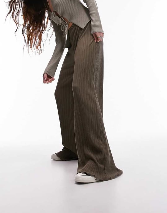 Topshop plisserade vida byxor i khaki - Image 4