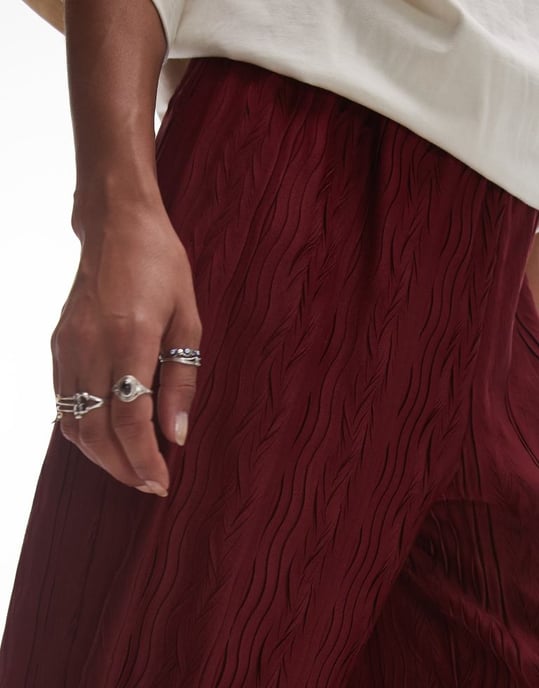 Topshop rynkad plisserad byxa med vida ben i vinröd - Image 4