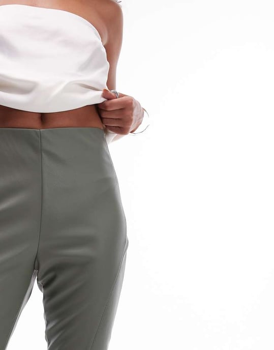 Topshop faux läder sömsgjorda utsvängda byxor i khaki - Image 3