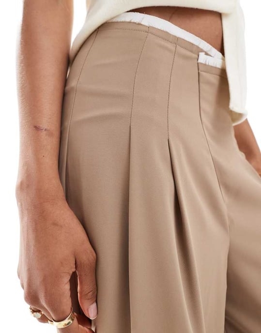 ASOS DESIGN Lång råkant trim vidbenad byxa i kamel - Image 2