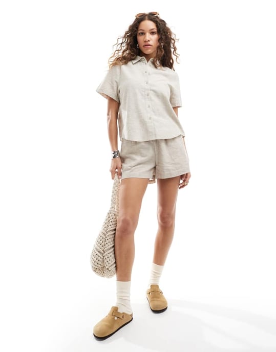 Monki co-ord kortärmad linne skjorta i beige - Image 2