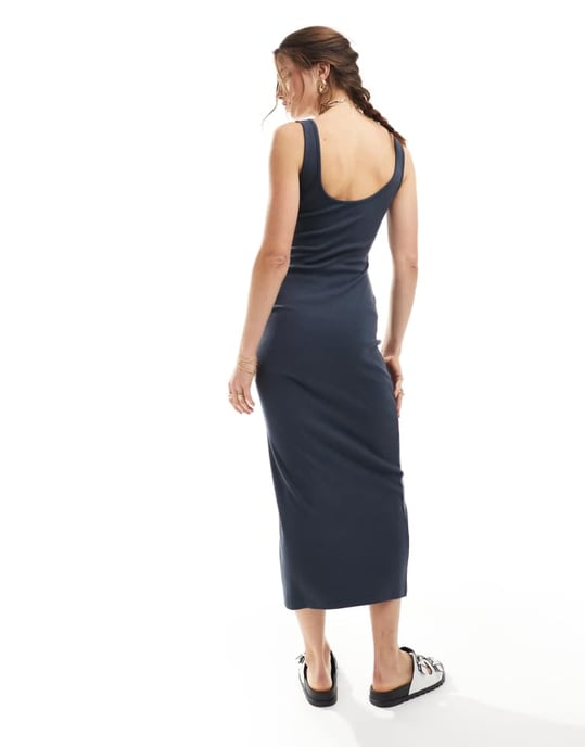 ASOS DESIGN ribbat scoop back midaxi-klänning med knapppdetail i djupblå - Image 2