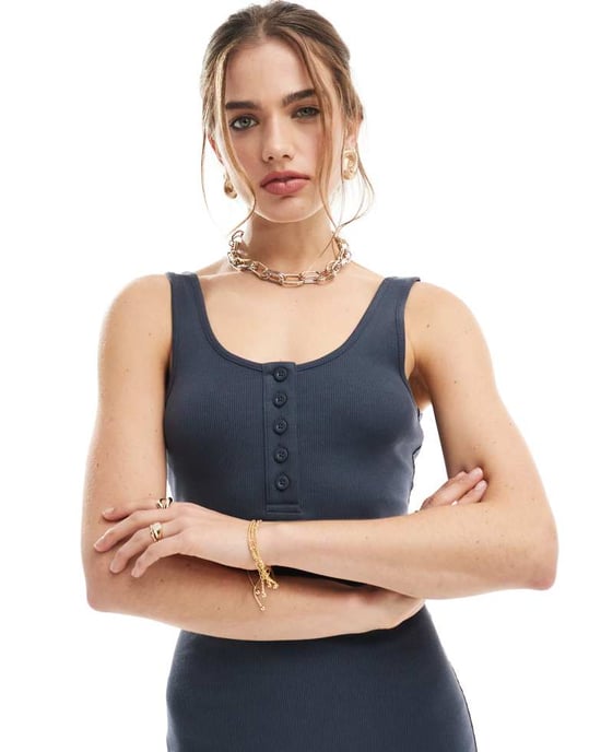 ASOS DESIGN ribbat scoop back midaxi-klänning med knapppdetail i djupblå - Image 4