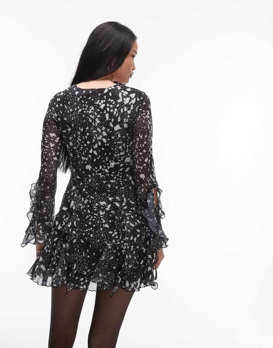 Topshop godet hem långärmad teklänning i mono djurmönster - Image 3