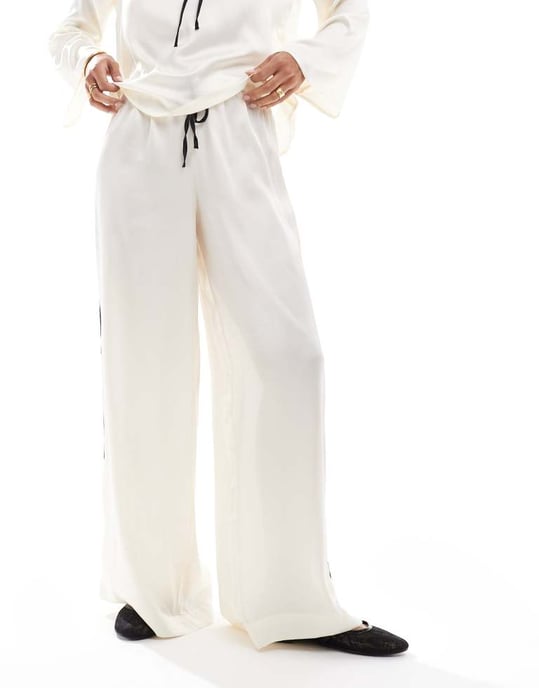 JDY kontrastdetalj satin midi byxa co-ord i krämfärg - Image 2