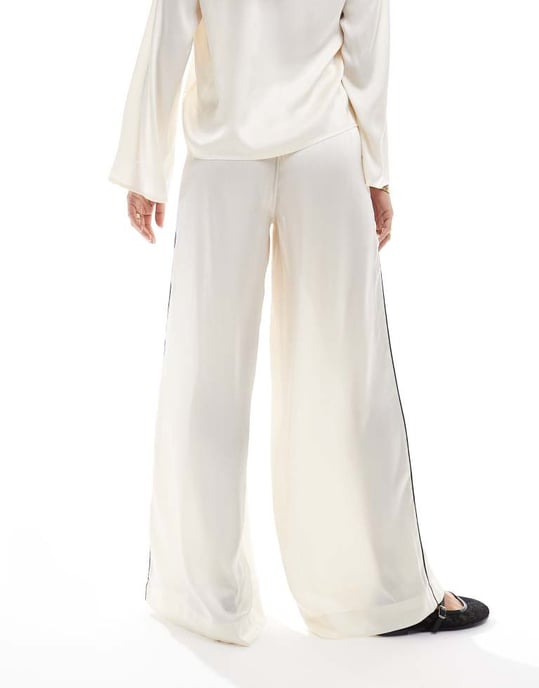 JDY kontrastdetalj satin midi byxa co-ord i krämfärg - Image 4