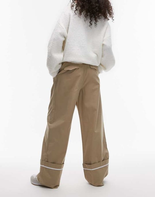 Topshop byxor med uppvikta detaljer i sand - Image 4