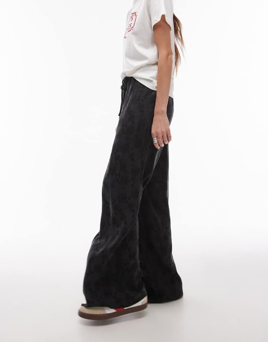 Topshop jacquard blommig dragsnörsbyxa i svart - Image 3