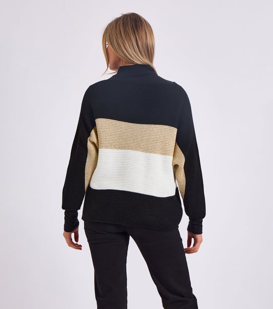 Stripig stickad oversized tröja med sned halsringning - Image 4