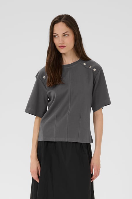KBDella Tee T-shirt Feminine Silhouette - Image 3