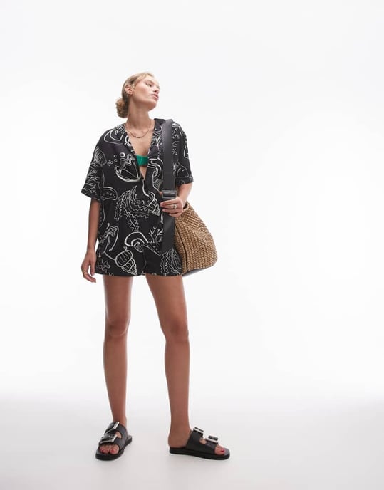 Topshop koord satintryckt skalshorts i svart - Image 2
