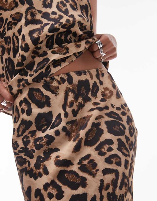 Topshop samordnad satinklänning i leopard - Image 2