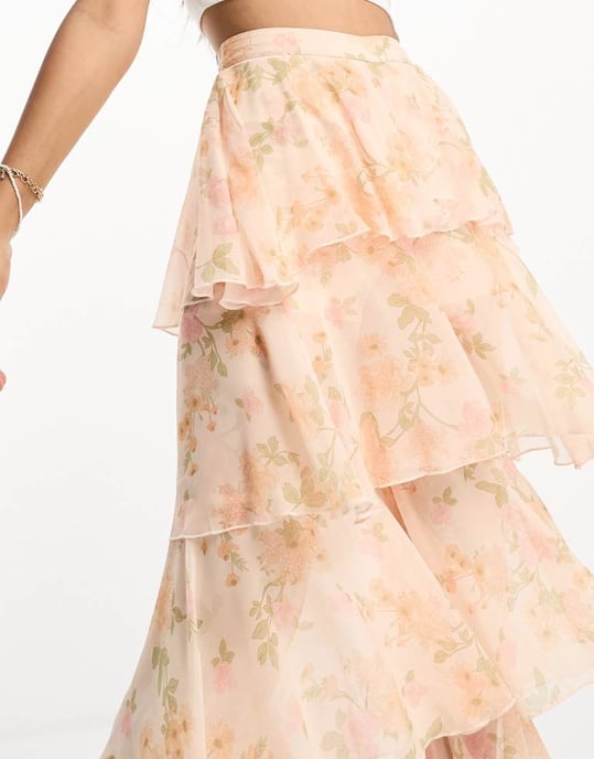 Miss Selfridge chiffongbyxor med vid benta och lager i blommönster - Image 2
