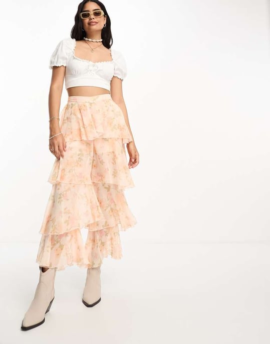 Miss Selfridge chiffongbyxor med vid benta och lager i blommönster - Image 3