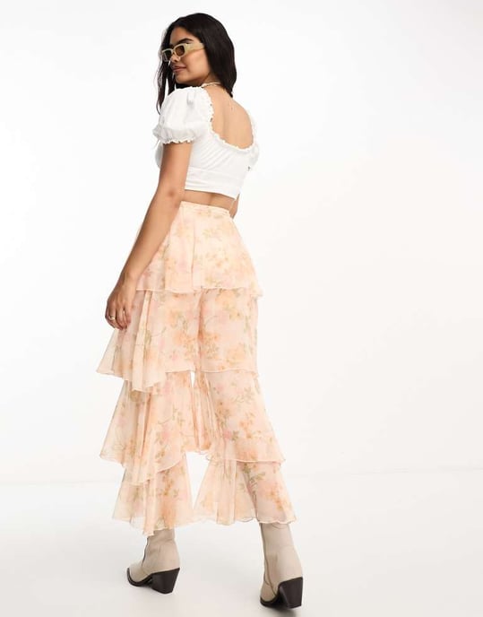 Miss Selfridge chiffongbyxor med vid benta och lager i blommönster - Image 4