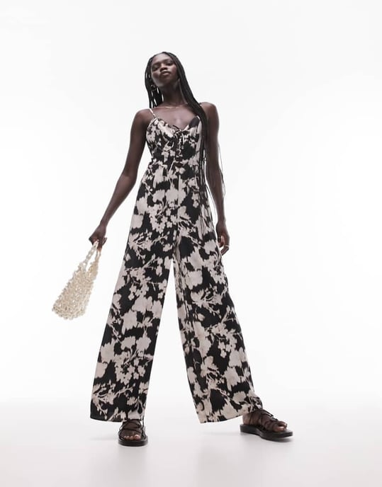 Topshop tryckt snörning jumpsuit i monokrom blommönster - Image 1