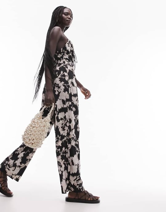 Topshop tryckt snörning jumpsuit i monokrom blommönster - Image 2