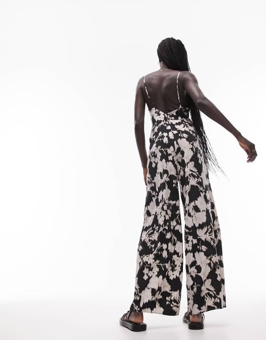 Topshop tryckt snörning jumpsuit i monokrom blommönster - Image 4
