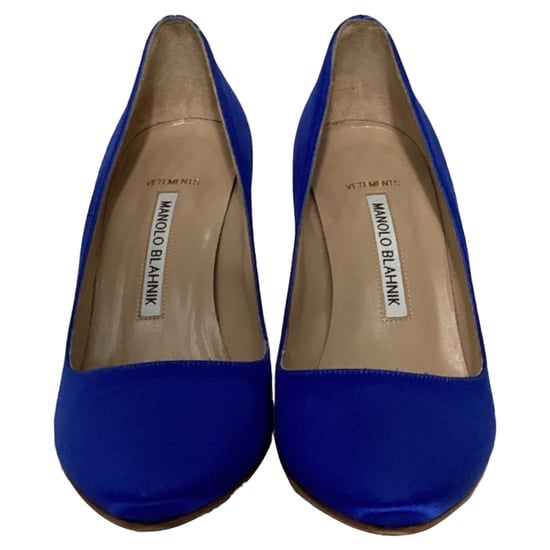Vetements x Manolo Blahnik Ondertekende Puntige Hakken in Blauwe Satijn - Image 2
