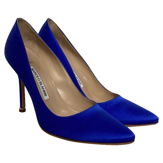 Vetements x Manolo Blahnik Ondertekende Puntige Hakken in Blauwe Satijn - Image 5
