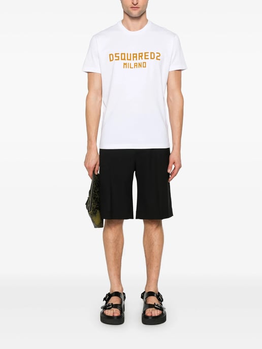 Flockad Logotyp T-shirt i Vitt - Image 1