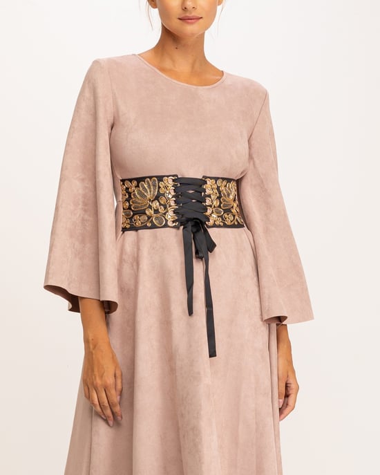 Klänning med broderad bälte - Image 4