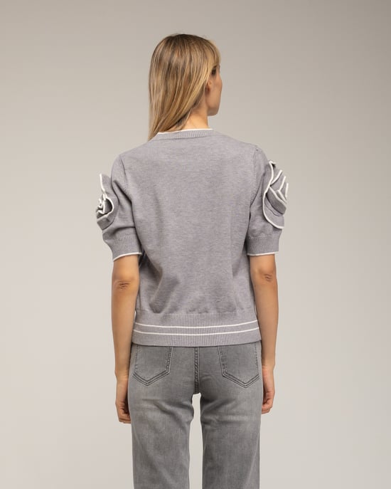 Short-sleeved sweater with flowers - Image 2
