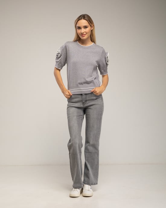 Short-sleeved sweater with flowers - Image 4