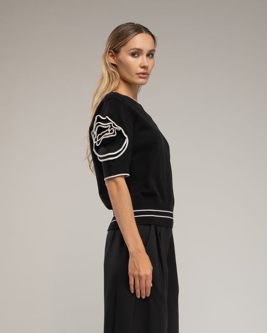 Short-sleeved sweater with flowers - Image 3