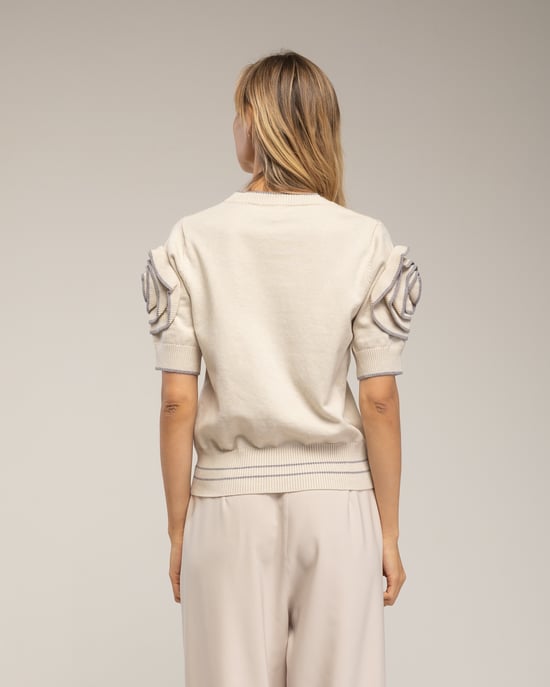 Short-sleeved sweater with flowers - Image 2
