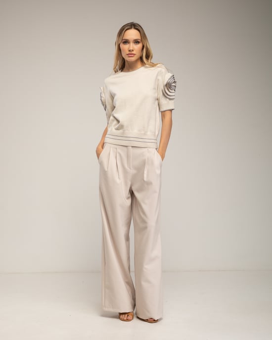 Short-sleeved sweater with flowers - Image 4
