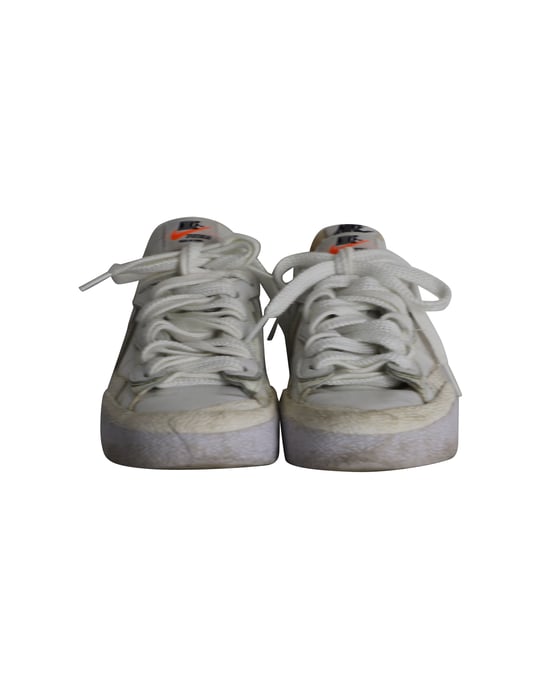 Nike x Sacai Blazer Low Sneakers in White Patent Leather - Image 2