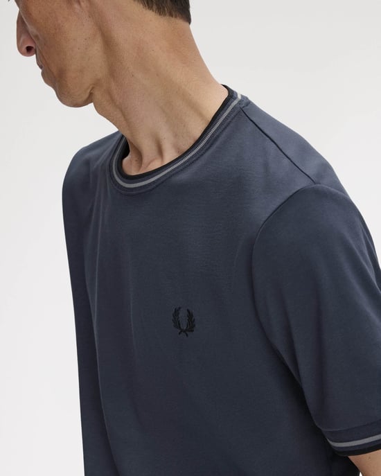 T-Shirt in Dark Grey - Image 4